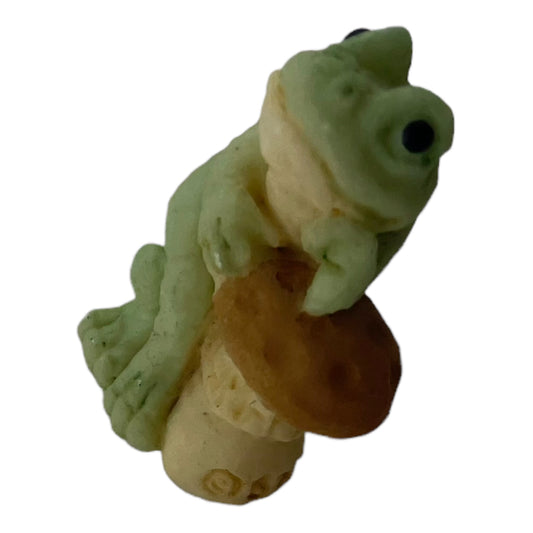 Frog on Mushroom 1.5 Inch Vintage Figurine