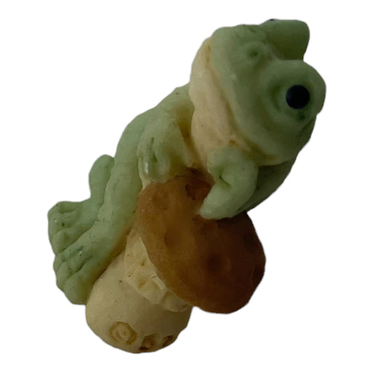 Frog on Mushroom 1.5 Inch Vintage Figurine